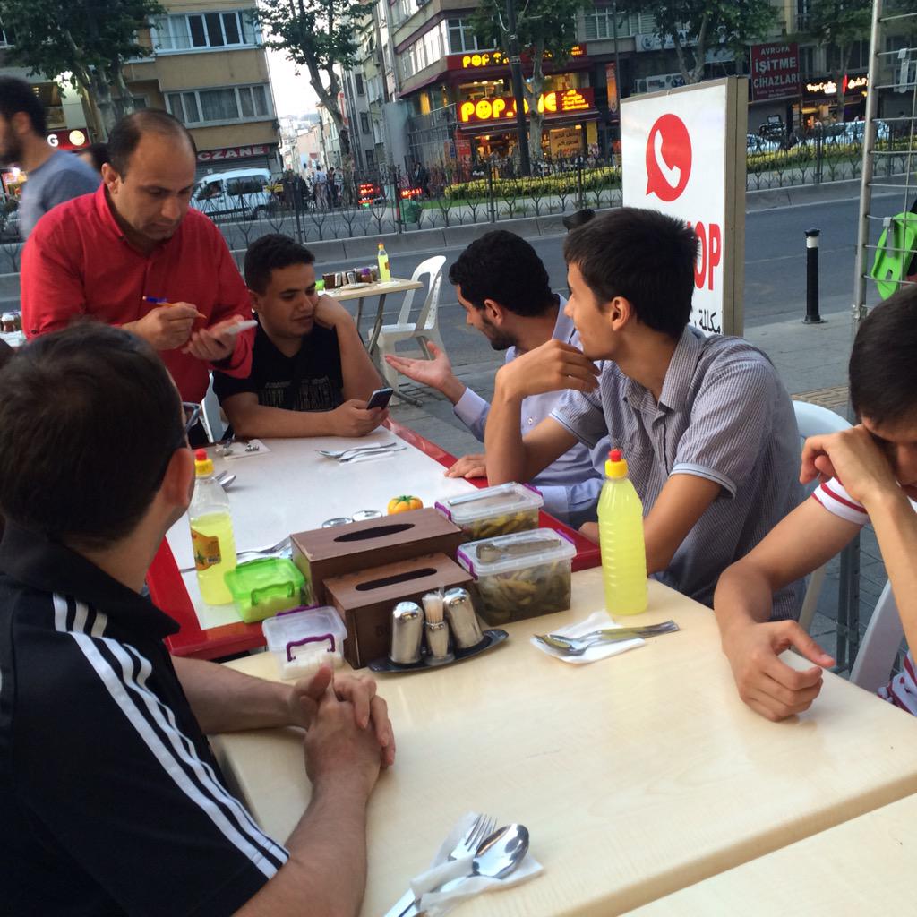 Kadkyk's tweet photo. Ramazan'ın 21. Günü'nde medeniyet kulübü üyelerimizle birlikte istanbul restauranttayız http://t.co/cAnGHDzHjy