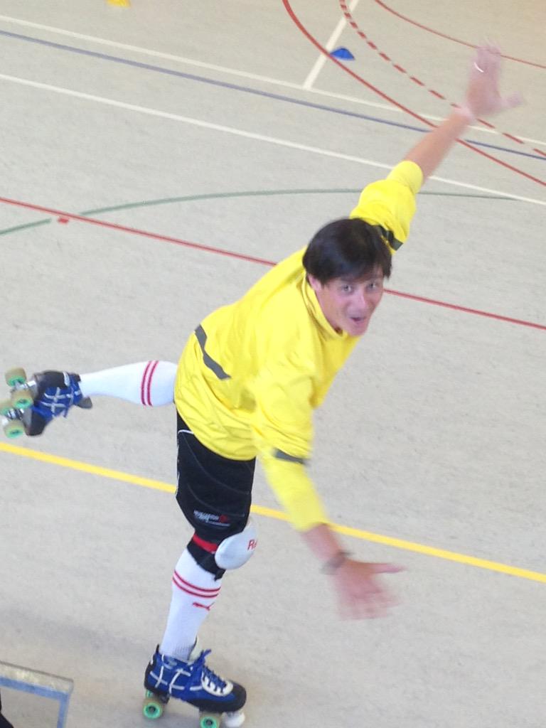 Stage national gardien rink hockey <a href="/stsebsurloire/">Saint-Seb</a> @TURQUOISLaurent #eludeproximite s'y essaye avec les jeunes #sport