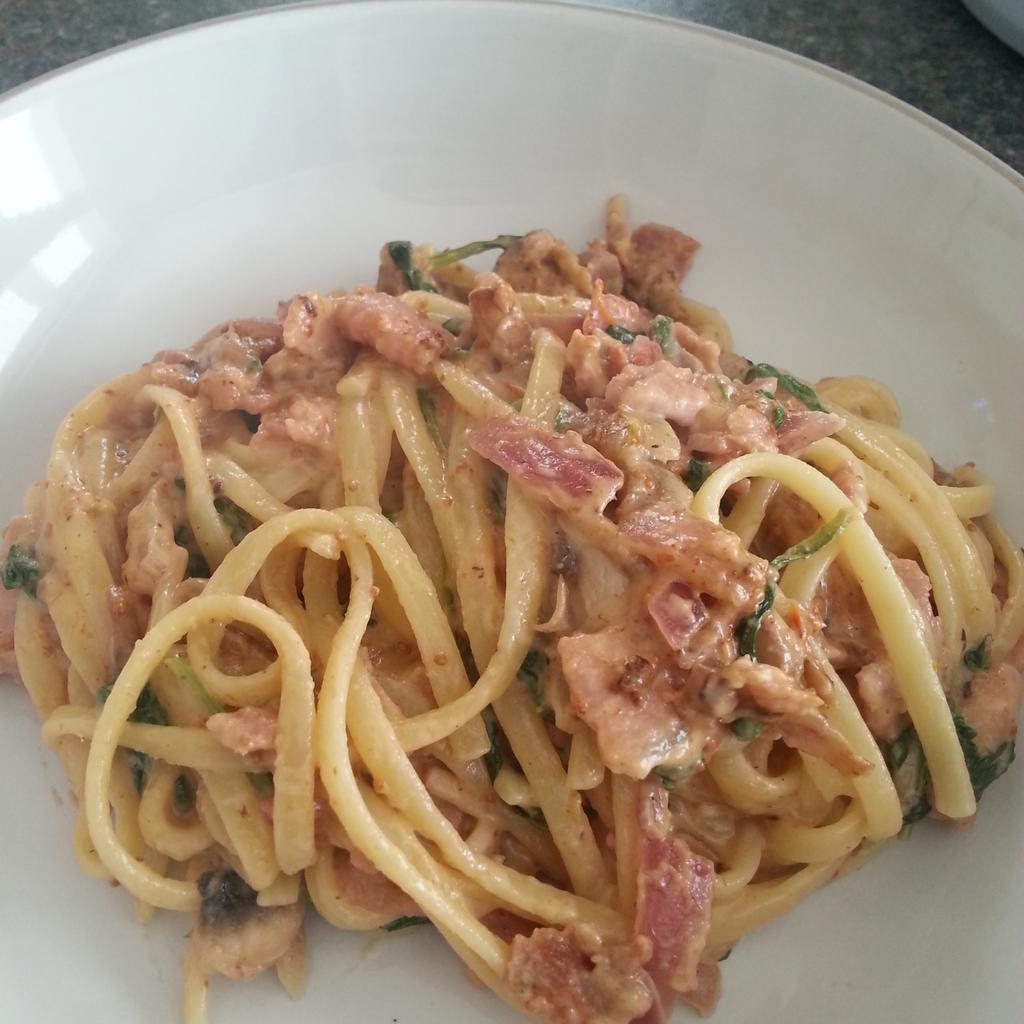 itsacharlotte13's tweet photo. Practice in for @TheBox_TV - tea tonight bacon, goats cheese, figs, sundried tomato, mushrooms, spinach linguine!! http://t.co/3YWcMjW189