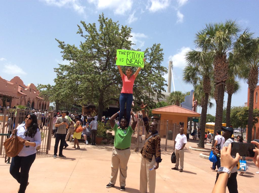 TeacherKamau's tweet photo. The record breaking Potluck #ImpactSa2015 #GCSA15 #GcHayStack @adventistchurch @NADadventist http://t.co/JD3RNV8BlI