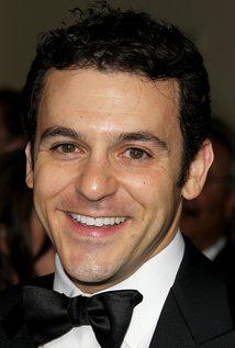 Happy Birthday to Fred Savage July 9, 1976 