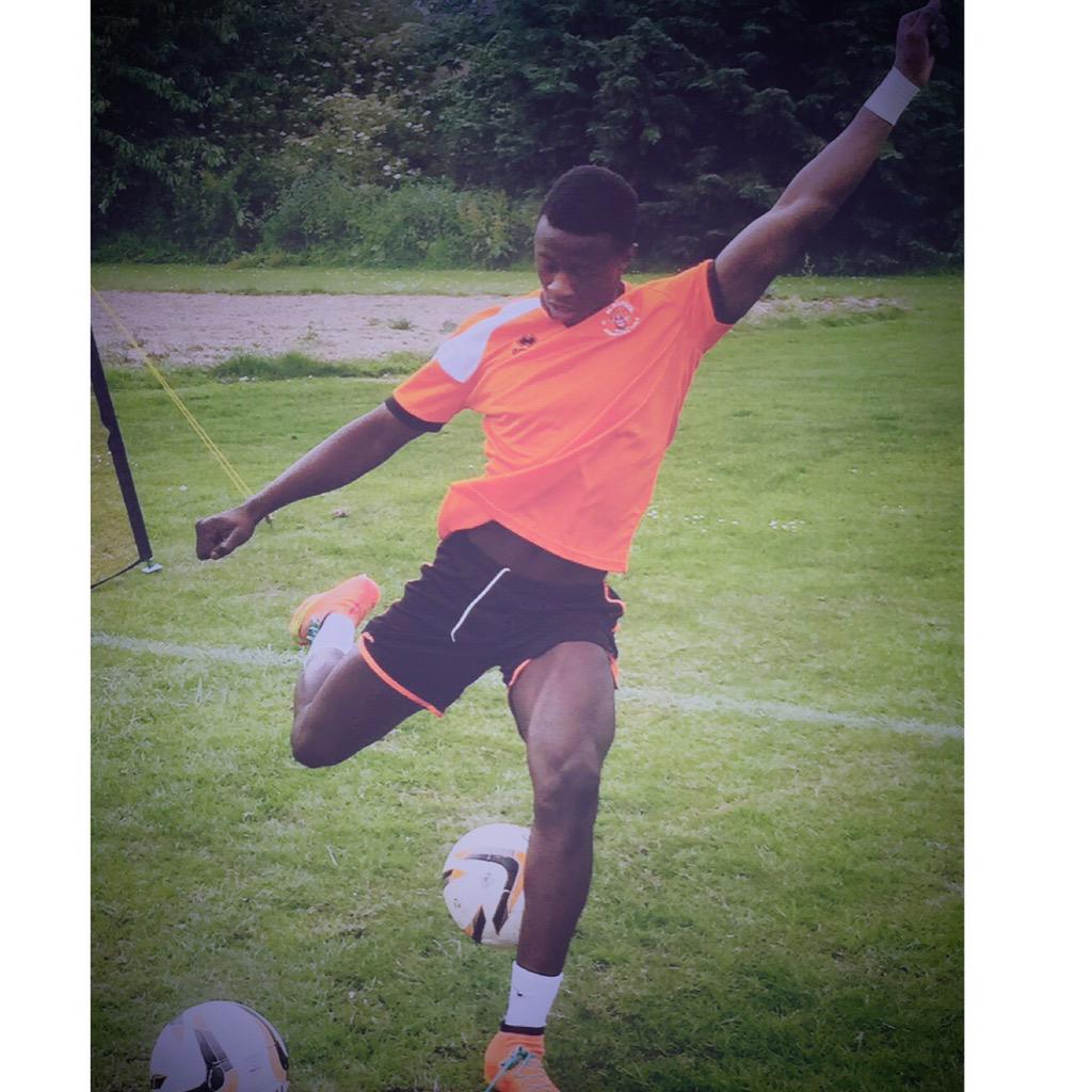 alihainanjie's tweet photo. Thanks to family and the people in the park who have helped me throughout preseason #NowWatchMeFly http://t.co/KEFTh8dOjX