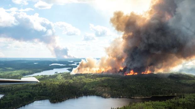patbonin's tweet photo. #Climate Change a big factor in persistent wildfires: Professor #extremevents #risks #cdnpoli http://t.co/uk7HZUzuSr http://t.co/6u30uRiBOj
