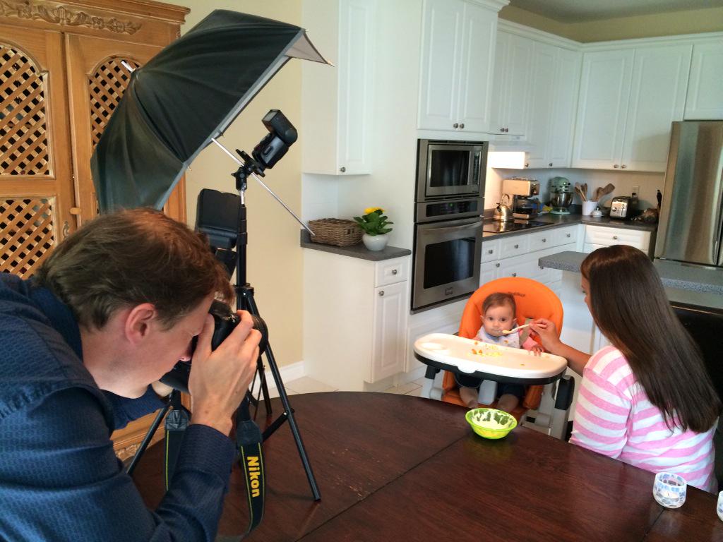 eliashevsky's tweet photo. Photog @KevHolm w this little one - intro to solids at 6 months! #BabyFriendly @YorkRegionGovt @EastGeneral http://t.co/gdZHxyEL2b