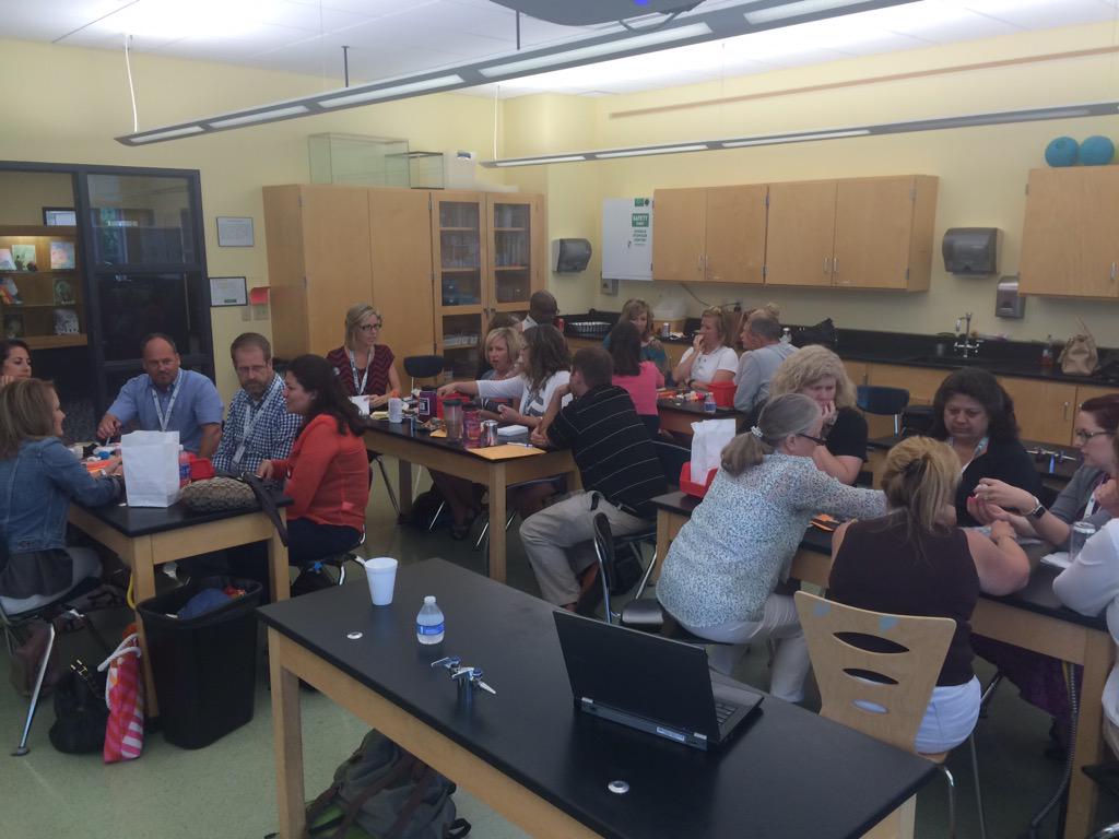 MsChelseaMc's tweet photo. Packed house for "junk drawer innovation" at STTC!  Stay tuned for some of our creations! http://t.co/ypQJPuFBR1