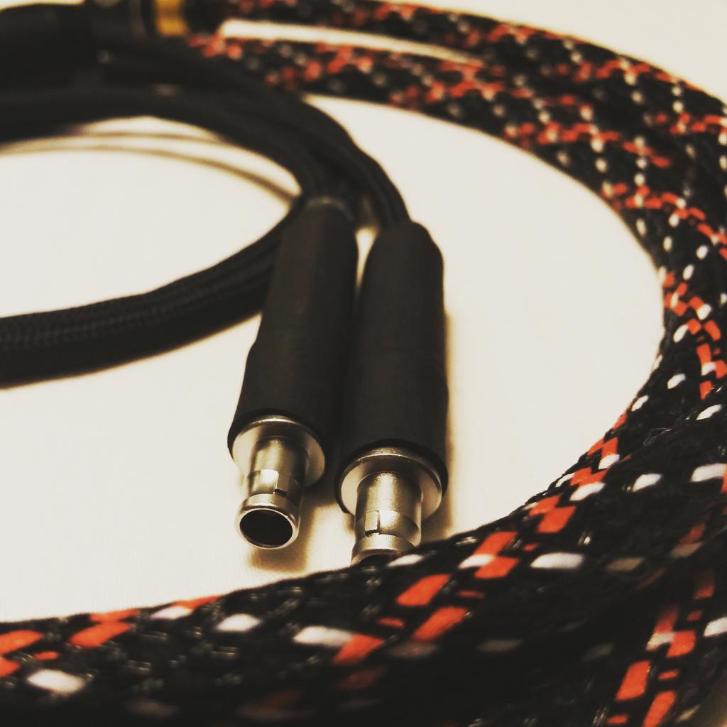 JerroldS's tweet photo. My newest model. For #sennheiser #hd800. #hivemindcables otw #soon. #headphone #audiophile #audio #winnipeg #canada http://t.co/LGzhbzY7pp