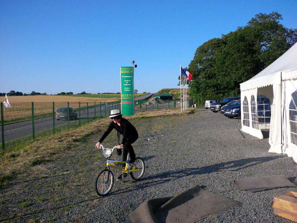 L_inde_Prod's tweet photo. Quand notre présidente s entraîne pour la compétition pendant le Tour de France 2015 #leffortestdur! http://t.co/GKzE506mKH