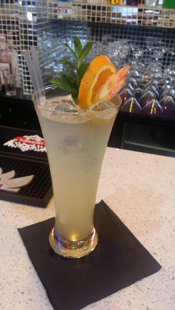 KhaoSanBar's tweet photo. Try our fresh, crips Thai salad and a refreshingly cold cocktail all for only £10 http://t.co/WREa3Iy0Ie