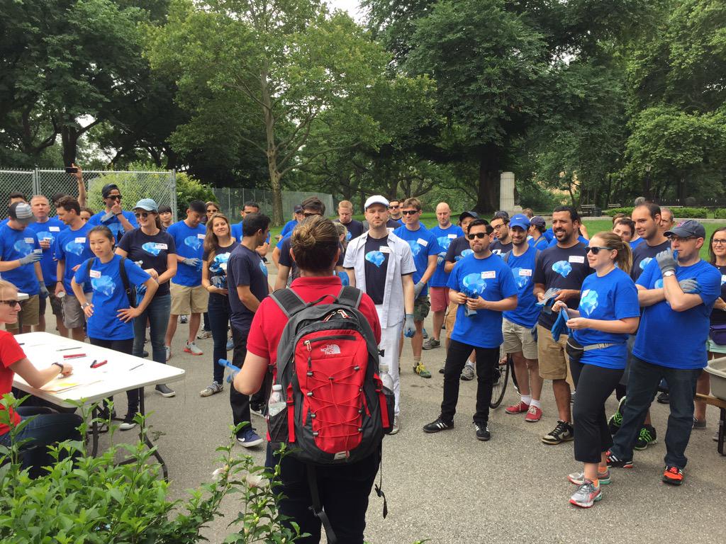 EyeviewDigital's tweet photo. Today we are helping weed, plant &amp; beautify @fortgreenepark with @newyorkcares #eyeviewgivesback http://t.co/QCKFw2S2Oo