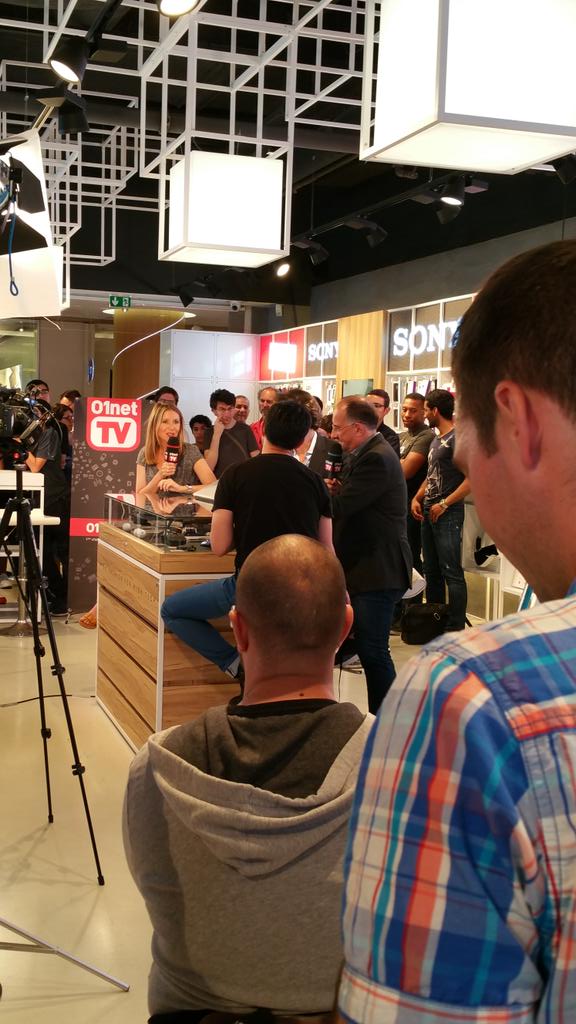 LICK_officiel's tweet photo. #LICKEVENT Merci à toute l'équipe de @01net @Fsorel @JeromeColombain @StephaneBohbot pour ce très beau moment partagé http://t.co/n2MCB3HaJs