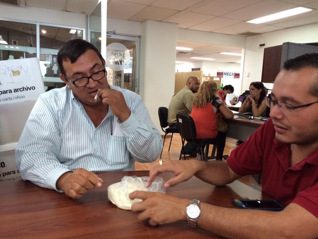 Mauro_GonzalezS's tweet photo. Mesa de negocios Chefsos-Lagunes comercialización 240kg queso hebra @GCampecheTrade @ProdCampeche @Josue_Rodguez http://t.co/gYEAITu9rQ