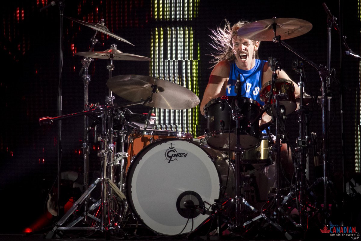 foofighters's tweet photo. Thanks for a great night Toronto!!! Let's do it again. @MolsonCanAmp Photos by Tom Pandi @TOconcertPhotog http://t.co/poXyqC5VAG