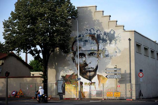 franckbiyong1's tweet photo. Street art in Venissieux (Lyon) : Frantz Fanon by Bruce Clarke Visual Artist http://t.co/DMCNKPF75K