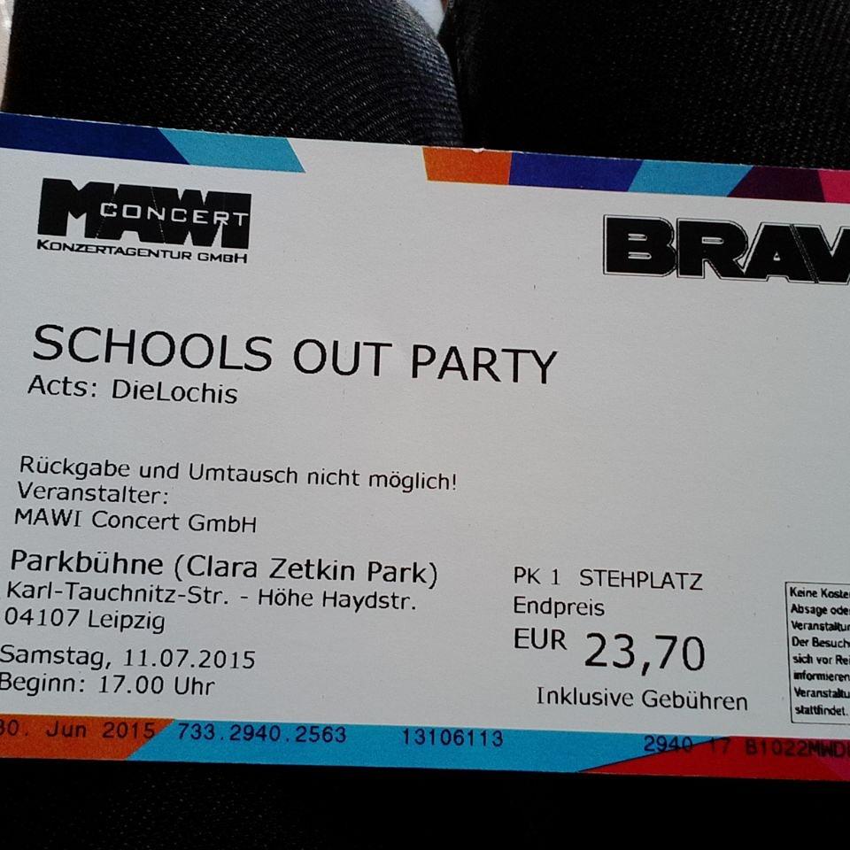 broshin26's tweet photo. Muss mann da ein zettel von eltern oder ihrgentwas mitbringen ? -.-♥♥♥ @LochisHeiko @LochisRoman @svensprink http://t.co/PWtYcX7V7w