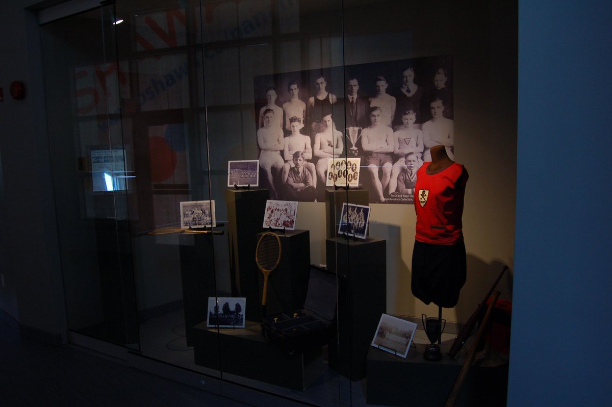 LindaJansma1's tweet photo. Check out Judith Mason's work @oshawacity #ArtintheHall, and @OshawaMuseum's new sporting display. Thanks Melissa! http://t.co/TOSl8xQylv