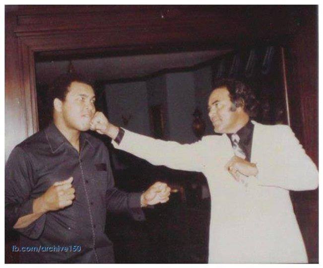 jazeera007's tweet photo. Sultan Rahi ("Maula Jutt") and Boxer Muhammad Ali.
#TwoLegend http://t.co/tAd3FoD4HD
