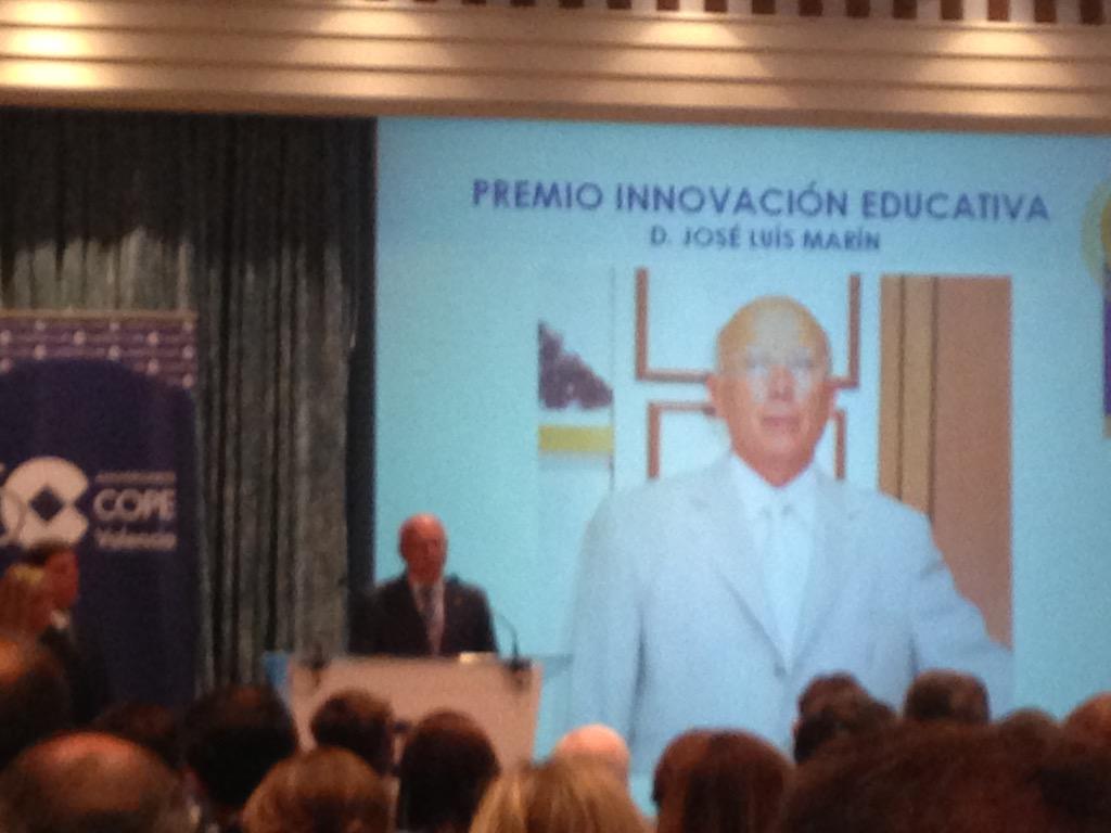 anamarinmedina's tweet photo. Emoción y pasión en las palabras de D. José. Enhorabuena a el grupo de Colegios Siglo XXI. @C_E_Marni @CEMascamarena http://t.co/4svduDP4Si