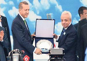 12 yılda devletten 120 milyarlık ihale alan havuzun adamı. Sizce hamisi kim ki bu kadar rahat? #CerattepeDireniyor