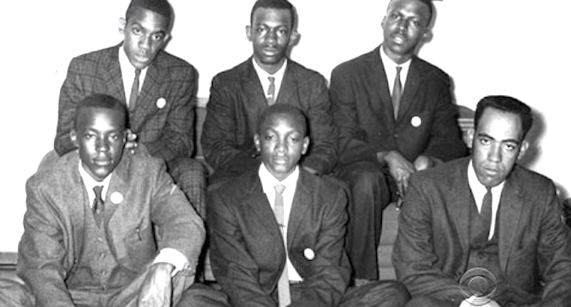 LemosGlo's tweet image. SC raised #ConfederateFlag in 1961 to insult nine black protesters — and took it down to honor nine slain