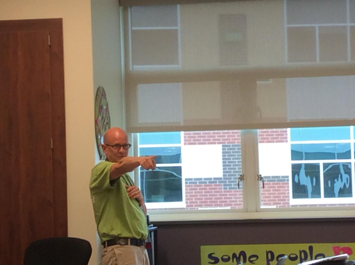 SernaDebby's tweet photo. Bill Stein wants YOU to use Minecraft EDU!
#EVSCEREV15 #inelearn http://t.co/RUK8ss5sE1