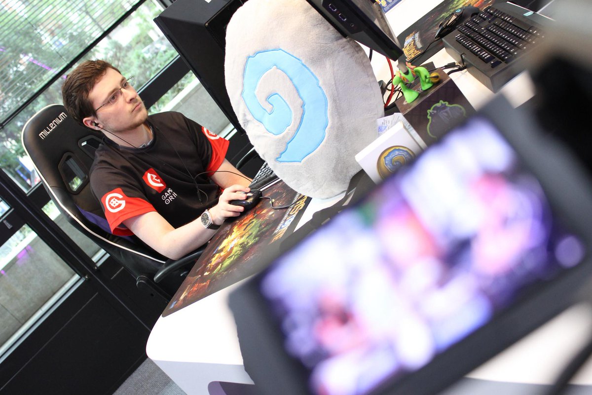 M_TCG_FR's tweet photo. Nous remercions @ShortID qui a pris de très belles photos des phases finales du #ChampFr !
http://t.co/tJ4KhxYv0l http://t.co/RIEl4gKuxv