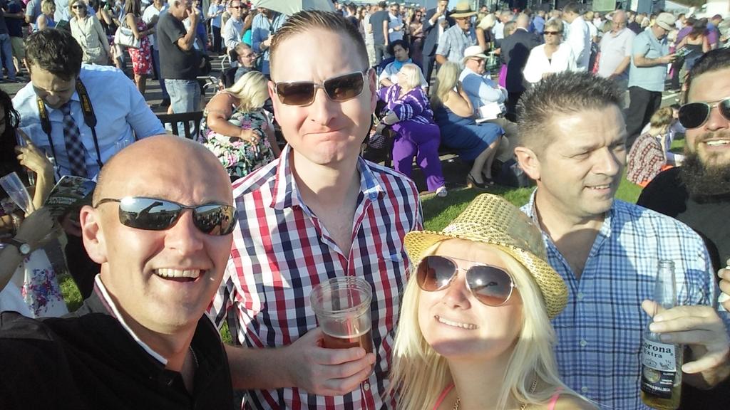 stevewright_mu's tweet photo. #epsomlive chicken dinner http://t.co/qf6waWrC3o