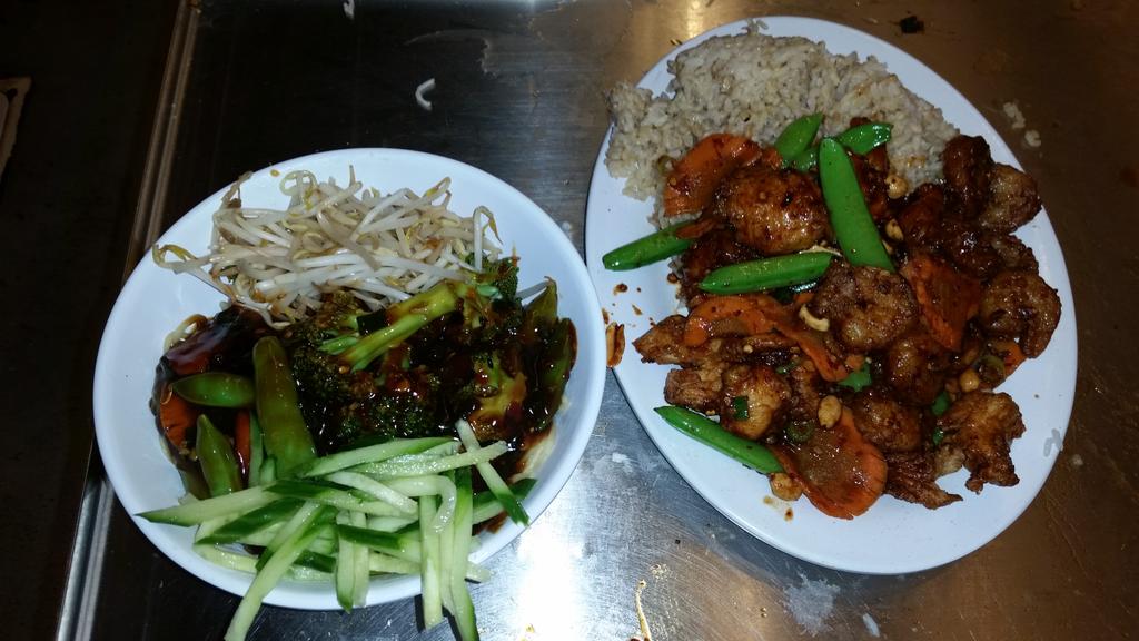 ChefMoeB's tweet photo. Kong pow shrimp and chicken with a veggie Dan Dan #Moesmystreykitchen #chefmoeb http://t.co/c95VEGUupo