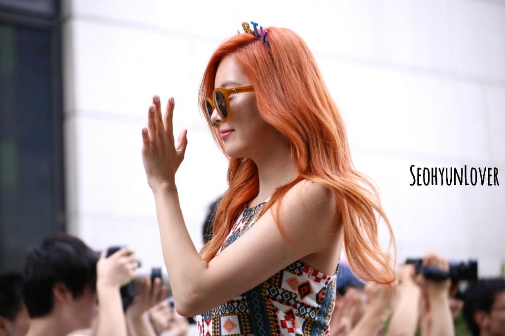 [10/07/2015] Camino al Music Bank CJg1jLtUwAEavM6