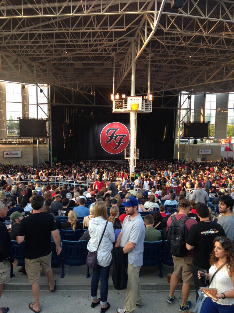 RyRy_27's tweet photo. Favorite Band. In awe. Promised the @Indie88Toronto girl I'd tweet it. http://t.co/JB9VWsQlE8
