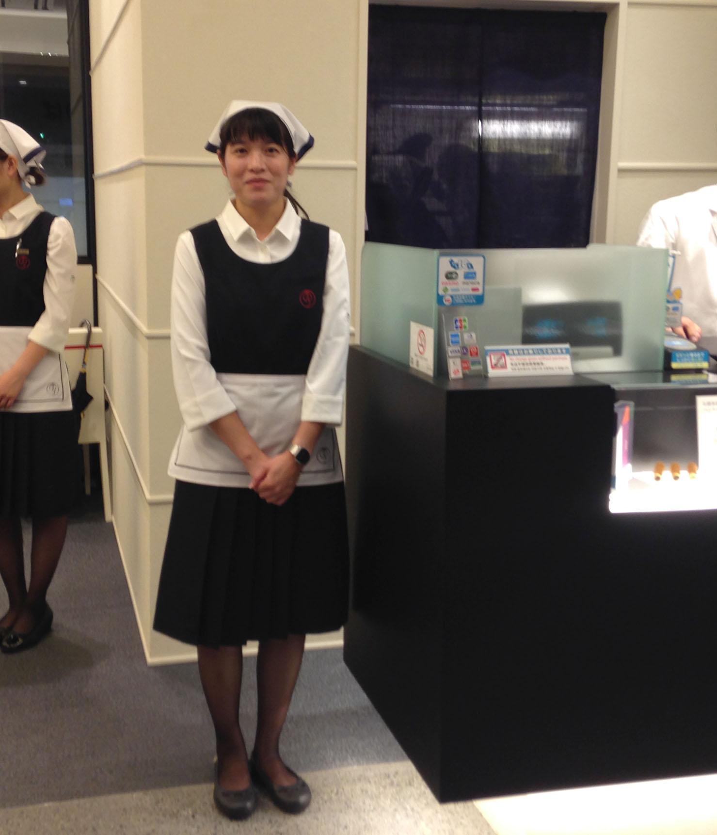 鶴屋吉信 公式 Twitter પર おはようございます 京都駅八条口の鶴屋吉信irodoriにはご来店いただきましたか 祇園辻利さんとコラボさせていただいた和三盆糖を使った抹茶ドリンク 京ふわわ や Keita Maruyamaさんデザインの制服も要チェックです Http T