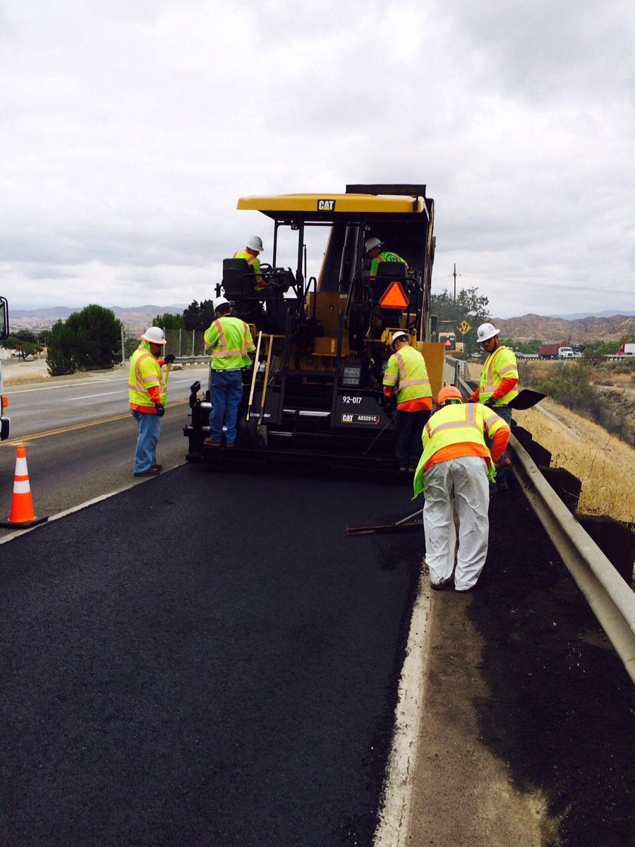 LACoPublicWorks's tweet photo. Road Maintenance performing pavement repairs on The Old Road near Magic Mountain. http://t.co/AQMOzVjpVa