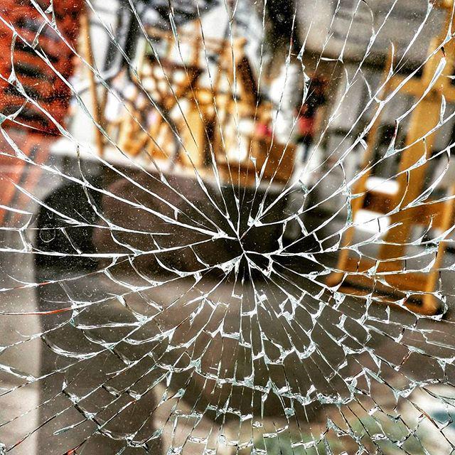 aaronjreid's tweet photo. #ottawa #myottawa #liveloveottawa #igersottawa #smashedglass #wallacks http://t.co/zu7adepPmp http://t.co/fCN2fhzjR0