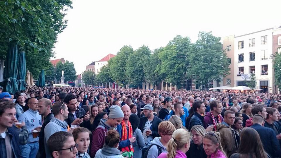 Maikievandaikie's tweet photo. Het was druk op de Brink. True support #fergae http://t.co/YfHVOPJNRr