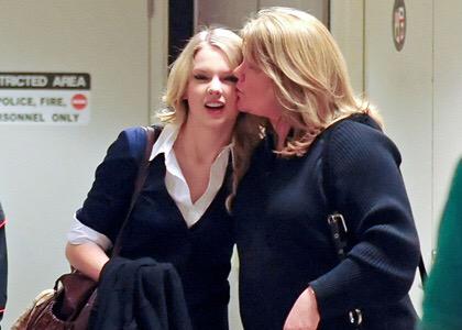 UnlikelySwiftie's tweet image. @taylorswift13 @TSwiftPR @Taylor_Lyricss @ToneItUp #PrayersForMamaSwift #1989Tour #taylorswift #swiftstrong