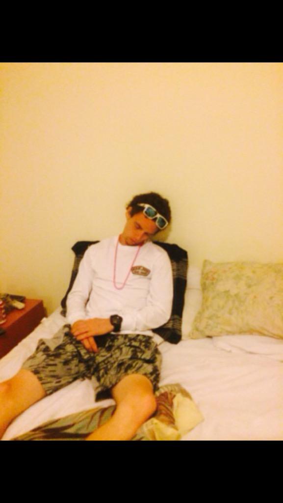 shanecarp_26's tweet photo. Tbt to the most legendary beachweek in history #lemmesuckyatitties #2014neverforget http://t.co/zxTwx5nEJ8