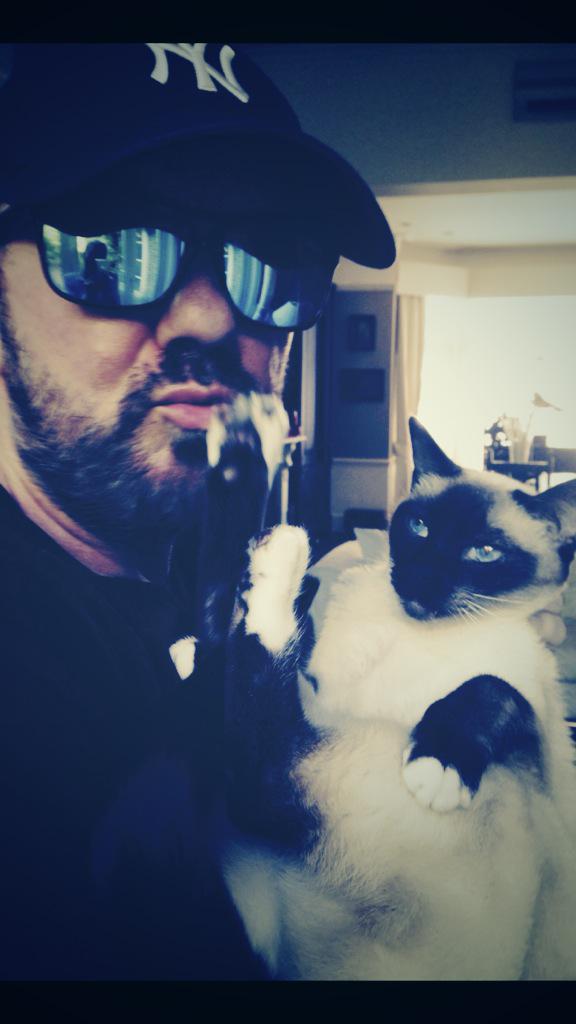 rickygervais's tweet image. "Kiss the feet, human"
Have a peaceful night.