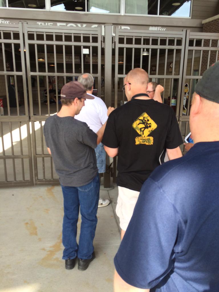 OneFallRadio's tweet image. This is the line at the Global Force Wrestling with 45 minutes until the VIP Meet And Greet. Not a huge crowd yet