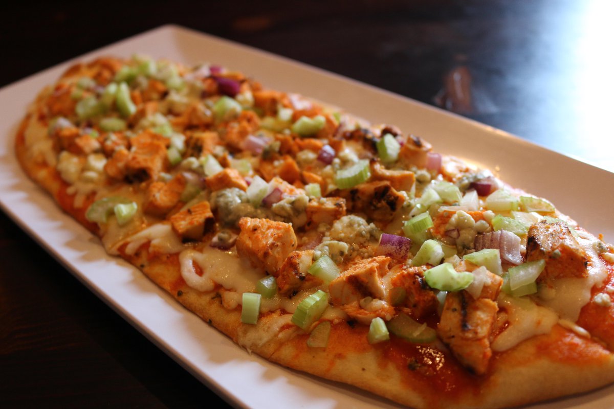 EmbersTapHouse's tweet image. #BuffaloChickenFlatbread #Embers #food #Lockport