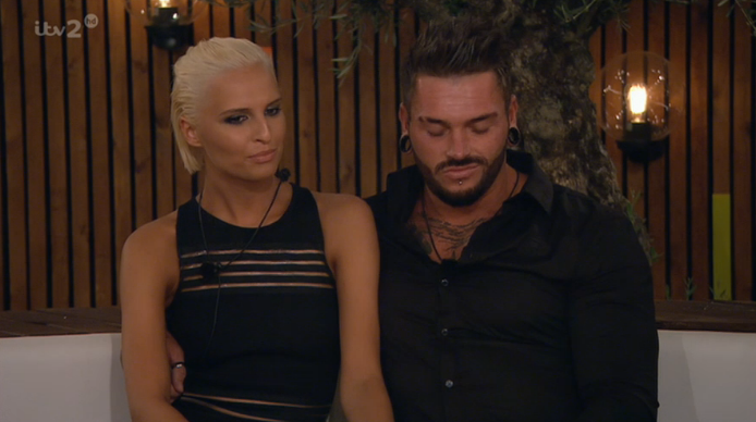 ITVX's tweet photo. DUMPED!

#LoveIsland http://t.co/KO622isas5