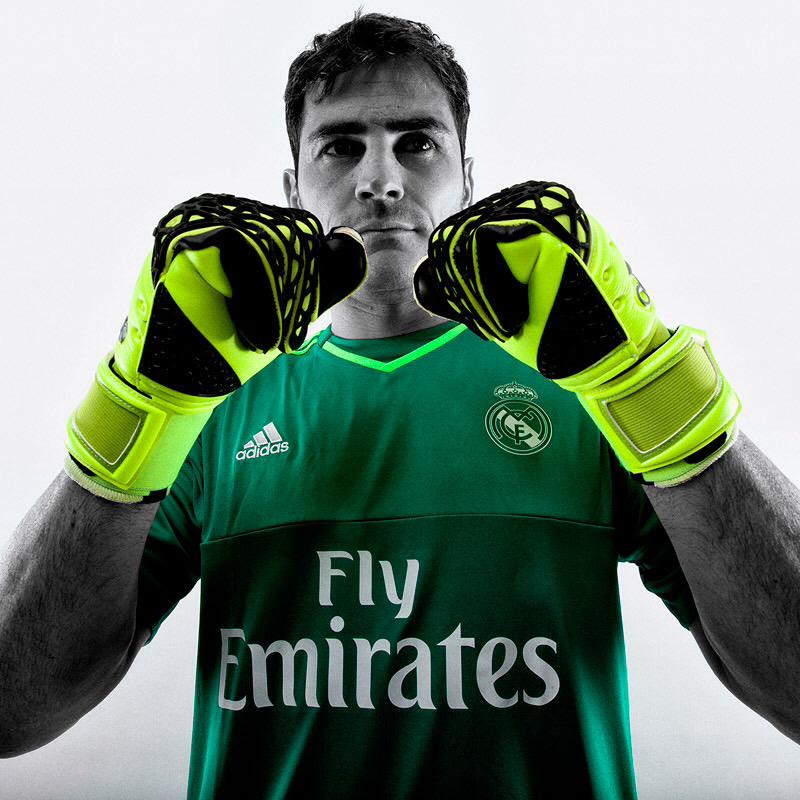 AlexDaveyfans1's tweet photo. El mejor portero del mundo,el capitan asta la muerte del madrid #CasillasQuedate @mateusplay2 http://t.co/dnZDRvPAGG