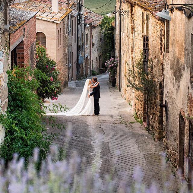True love... ❤️👰🏼🎩 (📷: StudioTwisk)