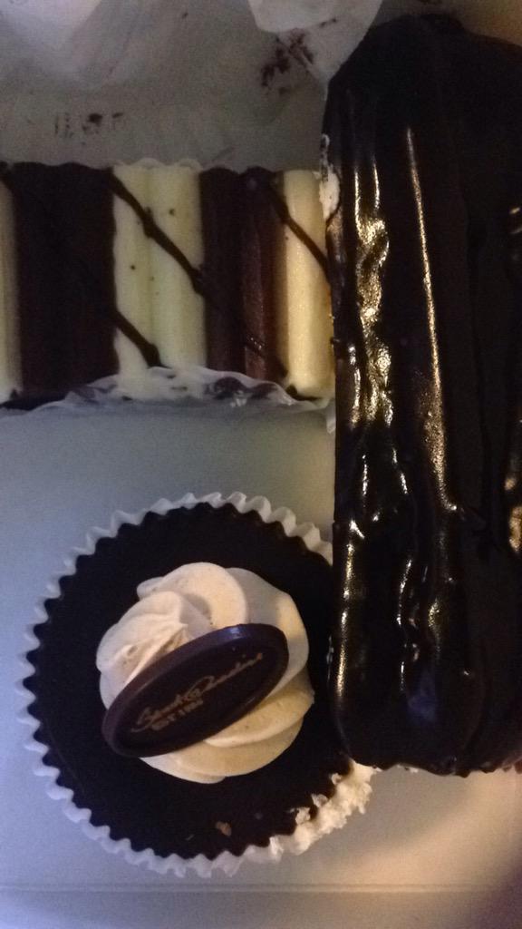 kateprentice19's tweet photo. @JonnPrentice love @SweetParadiseCA a little tooooo much.  😍😍😍 http://t.co/Fml7idNPr1