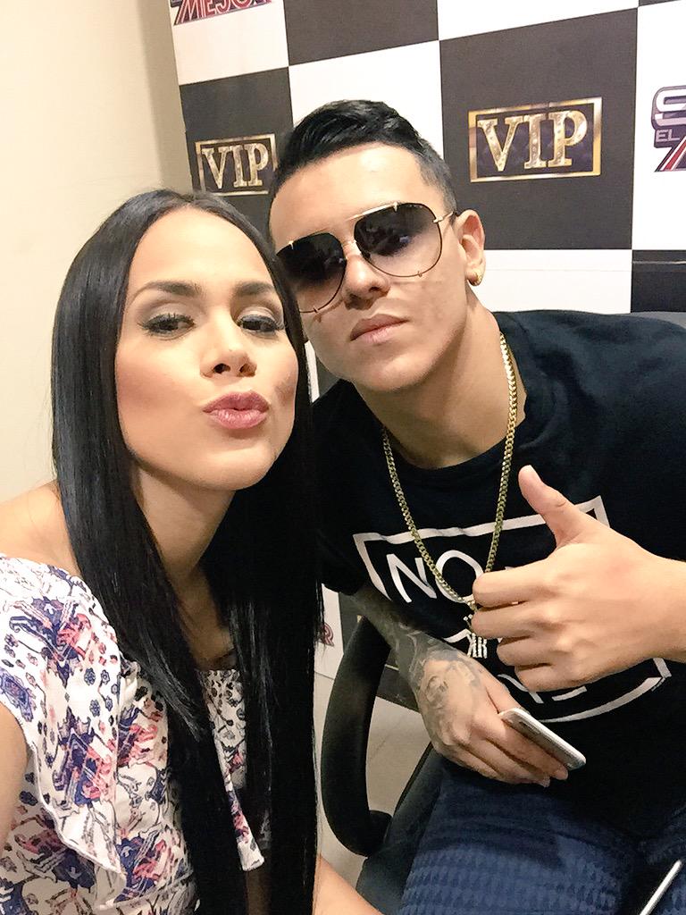 Dale Retweet al selfie de @FannyGarcesG con <a href="/KEVINROLDAN/">Kevin Roldan♛</a>. ¡Gana ahora! Llévate los dos Meet &amp; Greet. #SerVIPesMEJOR 🎤
