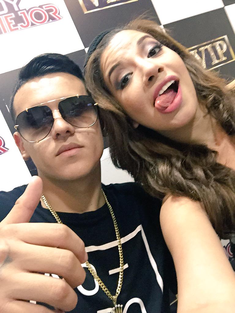 Dale Retweet al selfie de <a href="/samanthagreyb/">Samantha Grey</a> con <a href="/KEVINROLDAN/">Kevin Roldan♛</a>. ¡Gana ahora! Llévate los dos Meet &amp; Greet. #SerVIPesMEJOR🎤