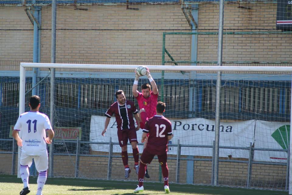 curritosutil1's tweet photo. Momentos ... Partido ante el cordoba cf VT y foto con un grande del real jaen como el mitico NONO http://t.co/Xj4qbiuHMa