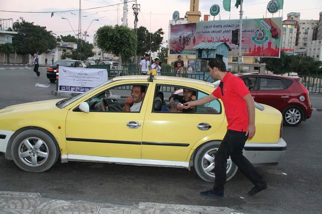 ThisIsGaZa's tweet photo. Gaza; Palestinian Christian gives water and dates to his fellow Muslims fasting the holy month of Ramadan. http://t.co/huFwT4vJ8H