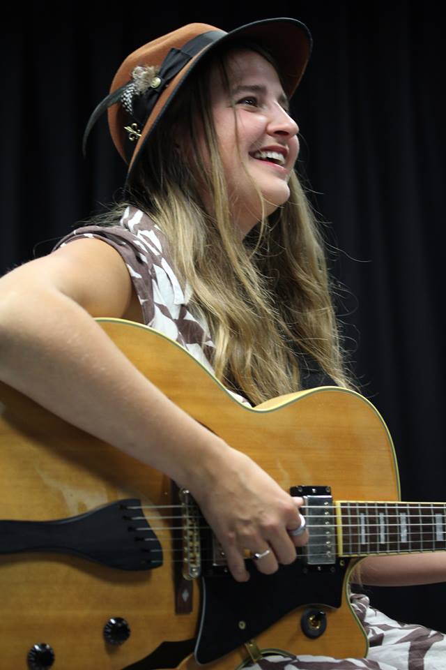maximum_martin's tweet photo. FIRST SHOW STARTING SOON!!!. . . .with the rather brilliant! > Leonie Evans, live in session!!! http://t.co/pfJ7JN14oQ