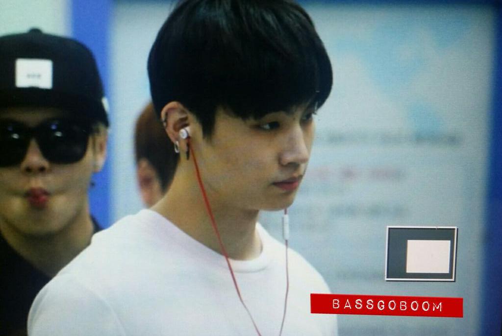 BGB0106's tweet photo. 150710 인천공항 출국 #GOT7 #JB #갓세븐 #재범 #딱촣아 http://t.co/2tGM71w0wT