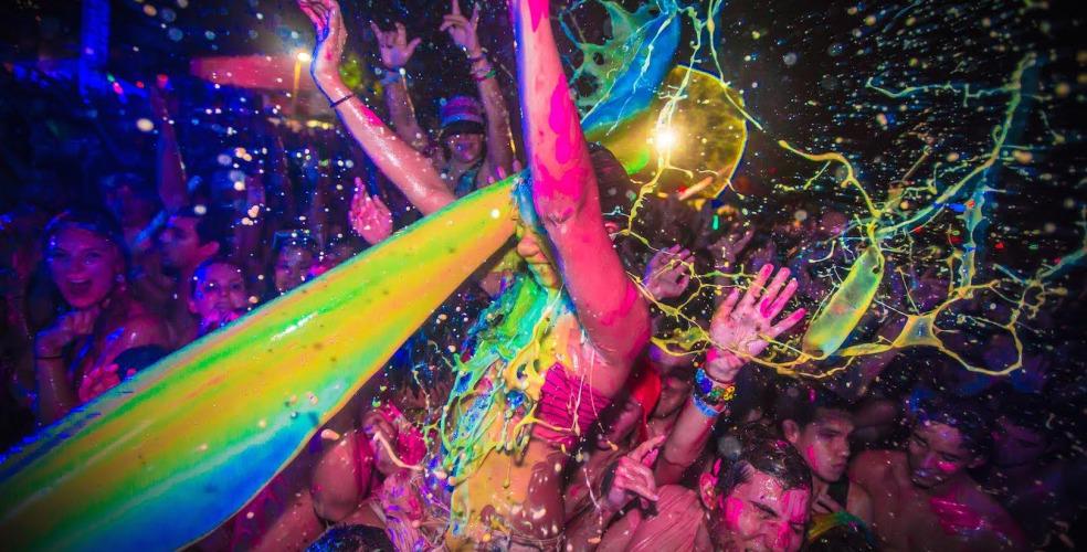 цветная вечеринка белый. белая вечеринка сладкий стол. цветная вечеринка белый. вечеринка в стиле white party. цветная вечеринка белый.