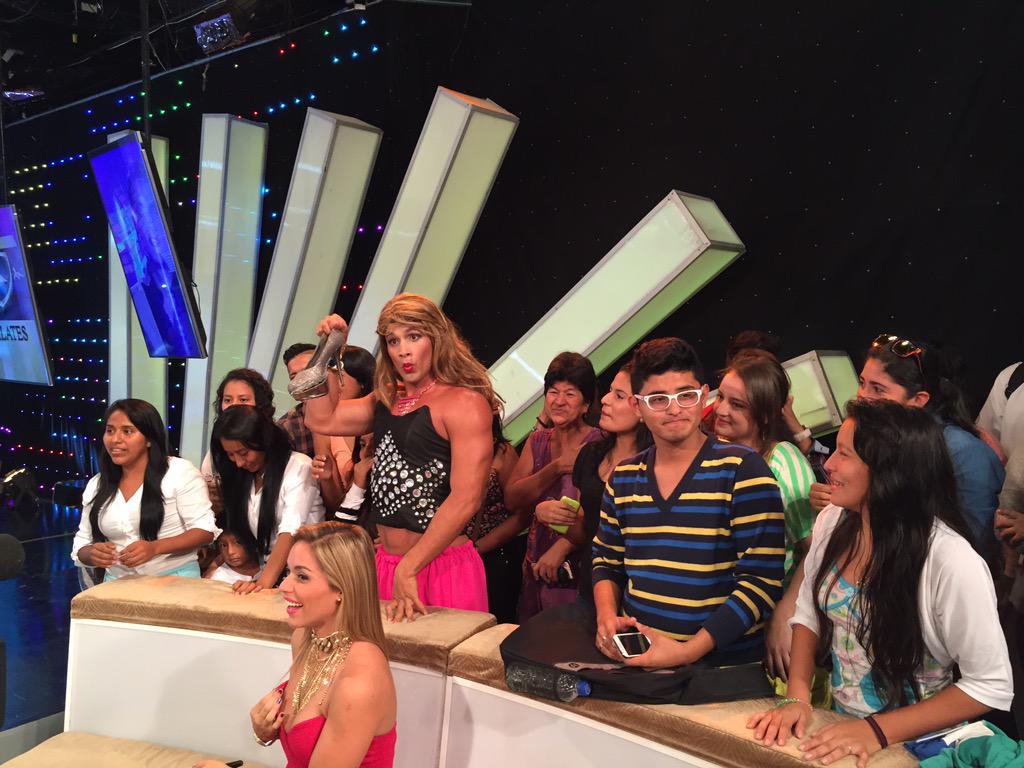 tcsoyelmejor's tweet photo. La 'Gaby Rayino' acaba de demostrar que viene  con TODO. ¿Será MEJOR que la oficial, @Gabypazmino? #SerVIPesMEJOR 😂 http://t.co/yx73FryHHx